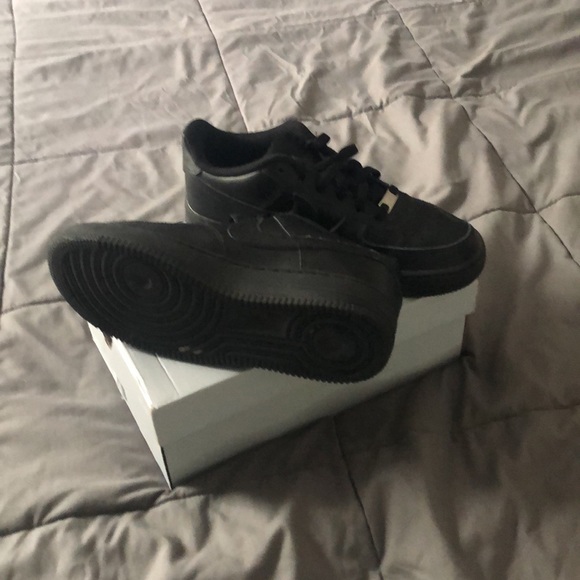 Nike AirForce 1s - Picture 2 of 4